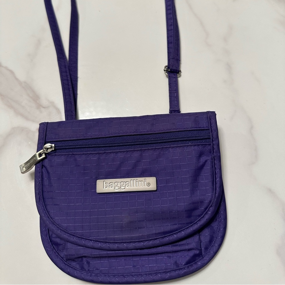 PURPLE ADJUSTABLE BAGGALLINI - NYLON CROSSBODY BAG